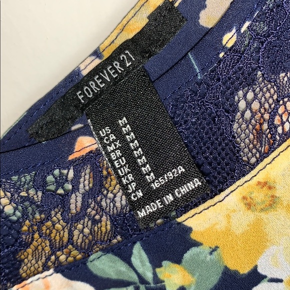 Navy and Yellow Floral Tank🌼 - Picture 4 of 4